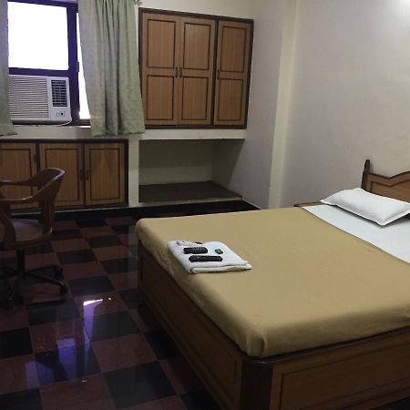 Royale Inn Vapi Exterior photo