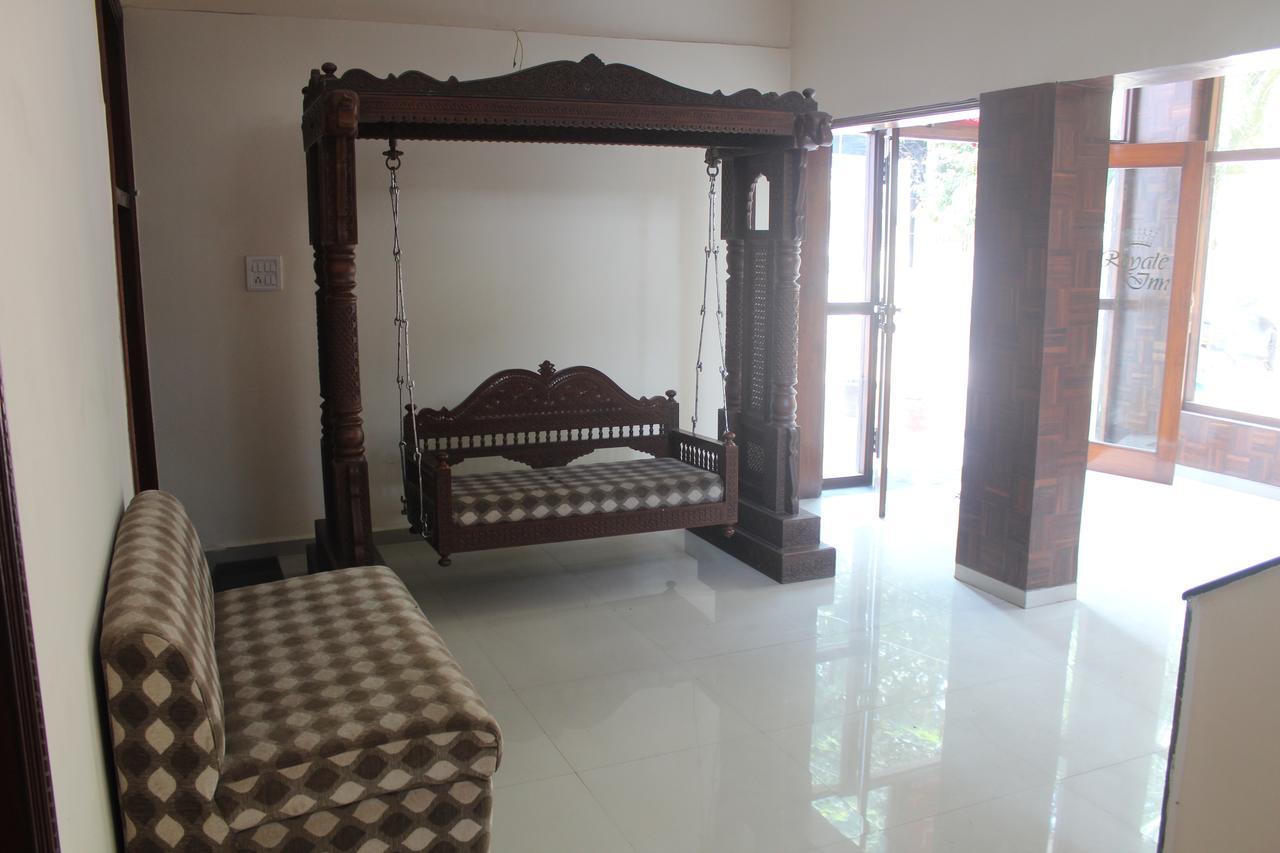 Royale Inn Vapi Exterior photo