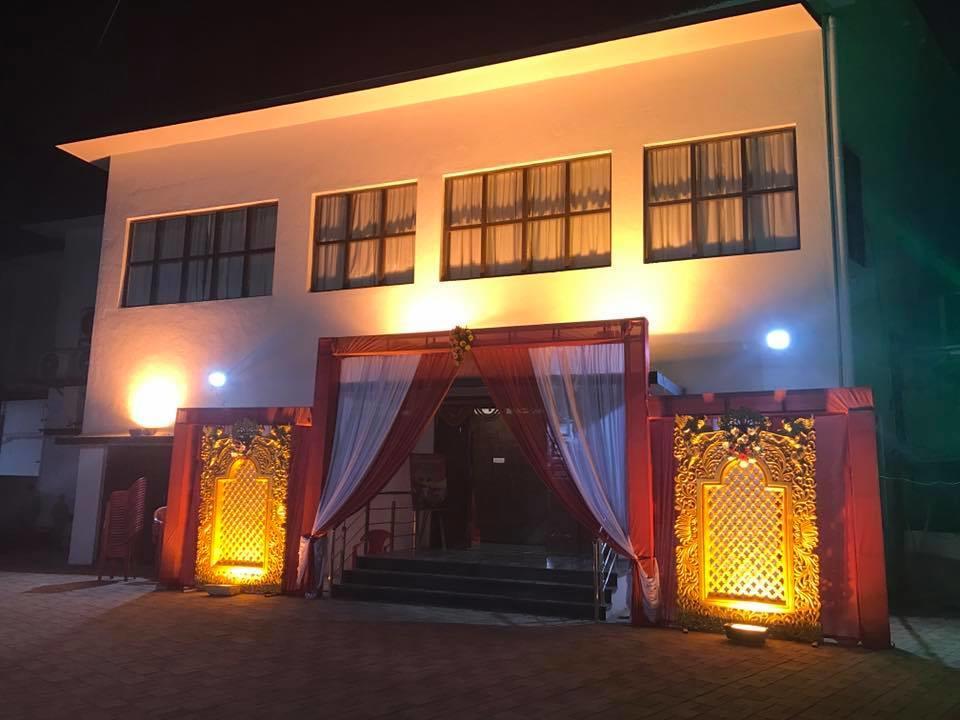 Royale Inn Vapi Exterior photo